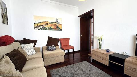 Apartamento T2 com Sótão e Terraço - Bairro do Casal Novo, Caneças