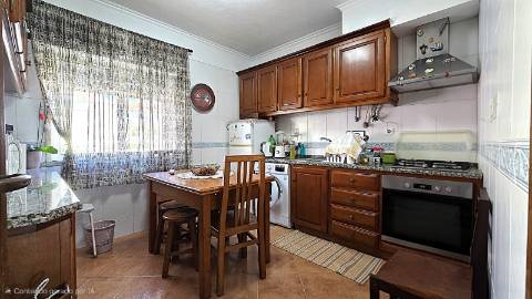 Apartamento T2 com Sótão e Terraço - Bairro do Casal Novo, Caneças