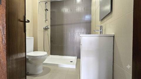 Apartamento T2 com Sótão e Terraço - Bairro do Casal Novo, Caneças