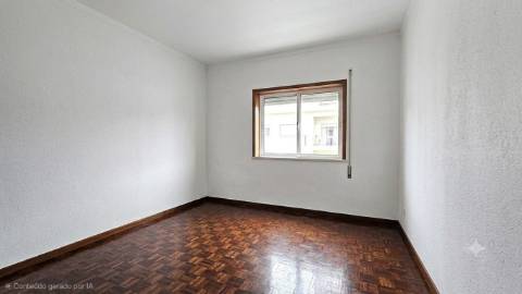 Apartamento T2 com Sótão e Terraço - Bairro do Casal Novo, Caneças
