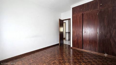 Apartamento T2 com Sótão e Terraço - Bairro do Casal Novo, Caneças