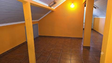 Apartamento T2 com Sótão e Terraço - Bairro do Casal Novo, Caneças