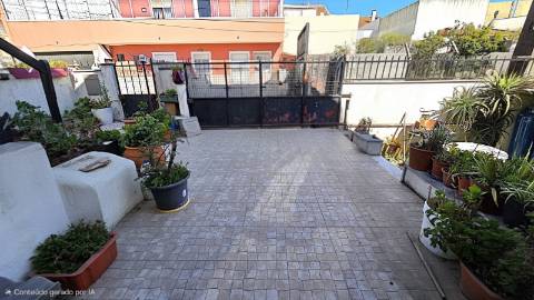 Apartamento T2 com Sótão e Terraço - Bairro do Casal Novo, Caneças