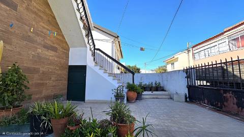 Apartamento T2 com Sótão e Terraço - Bairro do Casal Novo, Caneças