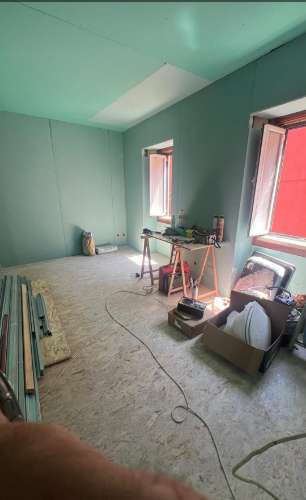 Apartamento T1 em fase de remodelação - São Vicente, Lisboa - ideal para investimento ou primeira habitação.