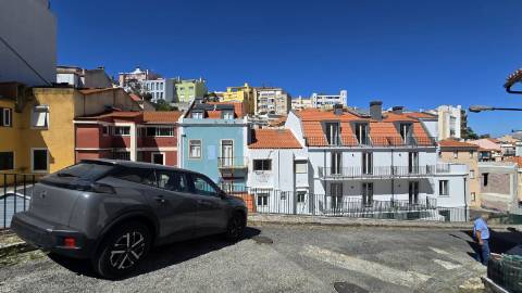 Apartamento T1 em fase de remodelação - São Vicente, Lisboa - ideal para investimento ou primeira habitação.