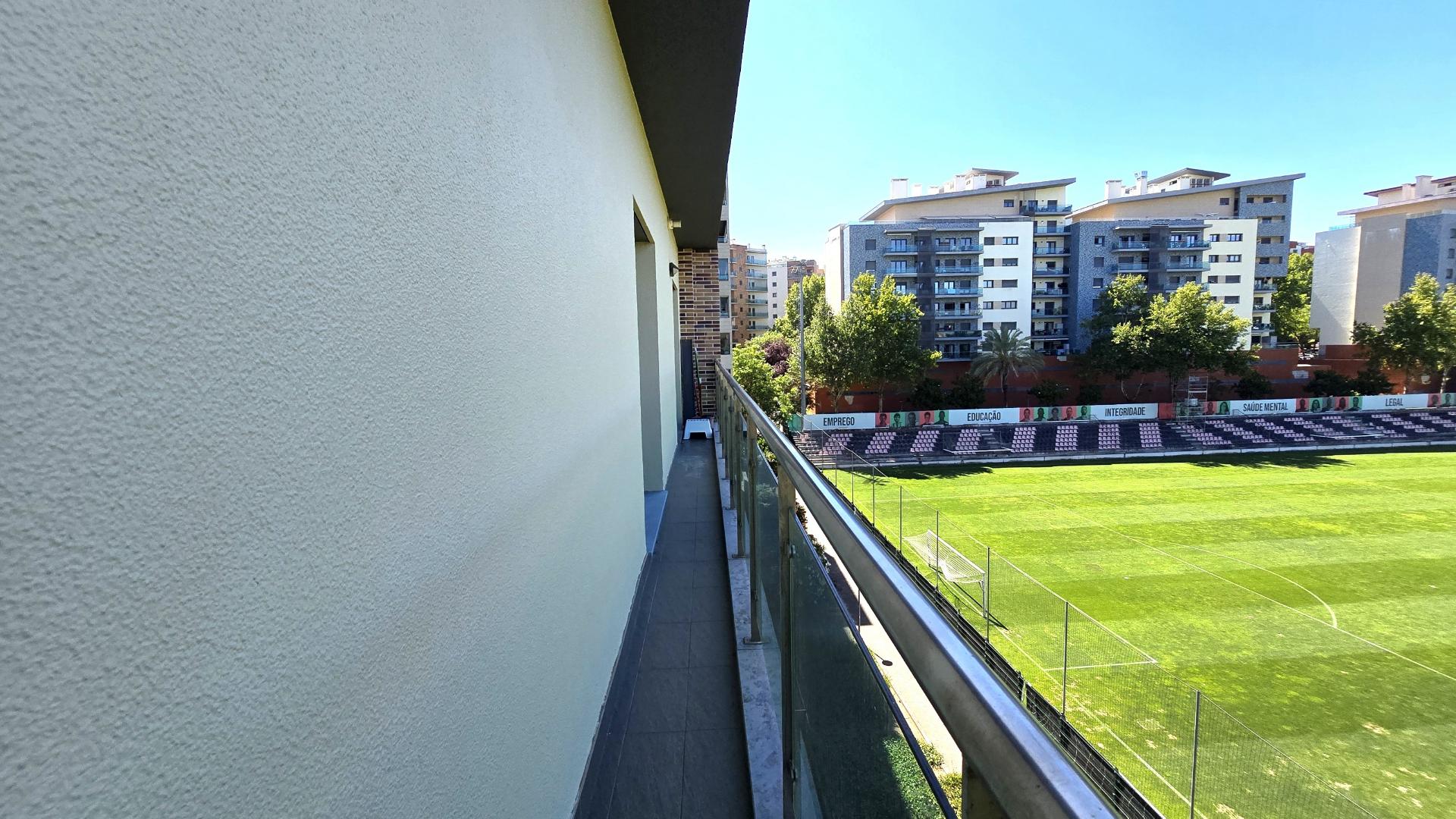 APARTAMENTO T4 - Avenida Miguel Torga - Box para 3 carros