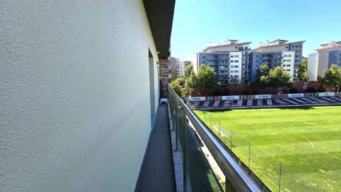 APARTAMENTO T4 - Avenida Miguel Torga - Box para 3 carros