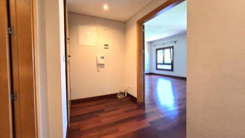 APARTAMENTO T4 - Avenida Miguel Torga - Box para 3 carros