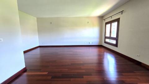 APARTAMENTO T4 - Avenida Miguel Torga - Box para 3 carros