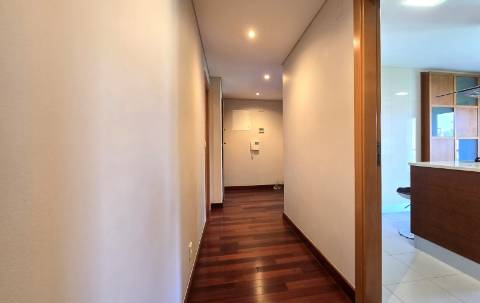 APARTAMENTO T4 - Avenida Miguel Torga - Box para 3 carros