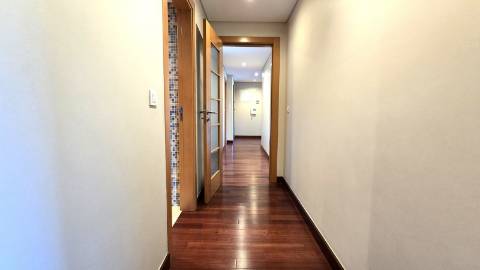 APARTAMENTO T4 - Avenida Miguel Torga - Box para 3 carros