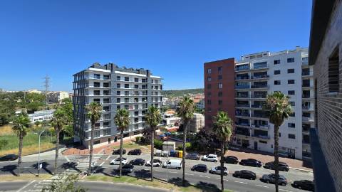 APARTAMENTO T4 - Avenida Miguel Torga - Box para 3 carros