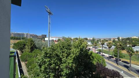 APARTAMENTO T4 - Avenida Miguel Torga - Box para 3 carros