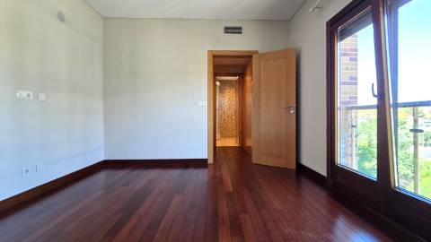 APARTAMENTO T4 - Avenida Miguel Torga - Box para 3 carros
