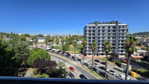 APARTAMENTO T4 - Avenida Miguel Torga - Box para 3 carros