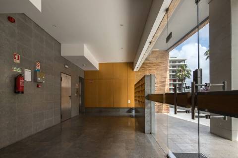 APARTAMENTO T4 - Avenida Miguel Torga - Box para 3 carros