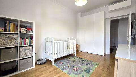 Apartamento T4 Remodelado com Varandas e Parqueamento - Póvoa de Santo Adirão