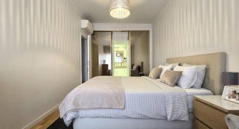 Apartamento T4 Remodelado com Varandas e Parqueamento - Póvoa de Santo Adirão