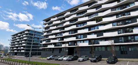 Apartamento T1 - Avenida de Berlim - Cozinha Equipada - Parqueamento.