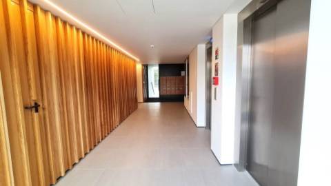 Apartamento T1 - Avenida de Berlim - Cozinha Equipada - Parqueamento.