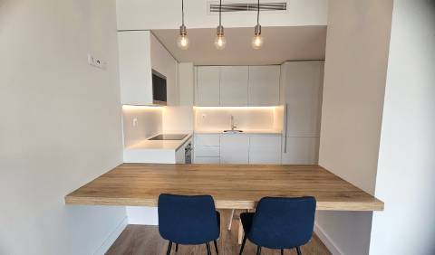 Apartamento T1 - Avenida de Berlim - Cozinha Equipada - Parqueamento.