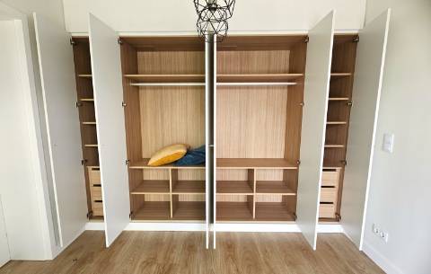 Apartamento T1 - Avenida de Berlim - Cozinha Equipada - Parqueamento.