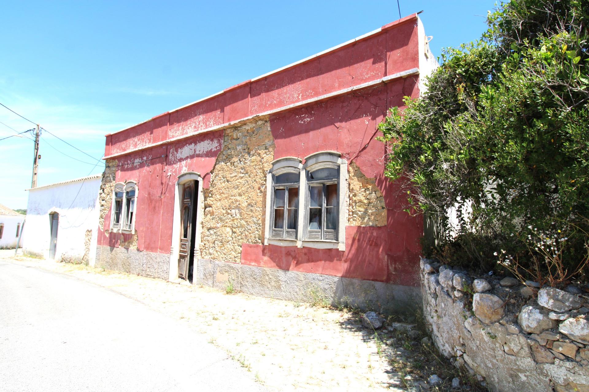 CONJUNTO DE 3 MORADIAS, 1 ARMAZÉM, VENDA CONJUNTA OU INDIVIDUAL,TAVIRA