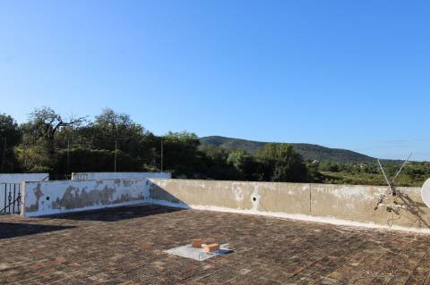 Moradia Térrea com Piscina, Vista Mar e Serra, em Ambiente Rural Tranquilo Próximo de Moncarapacho e Olhão