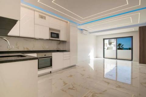 Apartamento T2 Renovado com Vista Mar e Garagem a 50m da Praia - Quarteira