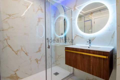 Apartamento T2 Renovado com Vista Mar e Garagem a 50m da Praia - Quarteira