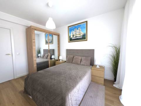 Apartamento T2 Remodelado no Último Piso | Centro de Olhão | 117 m² | Luminosidade e Conforto