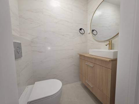 Apartamento T2 Remodelado no Último Piso | Centro de Olhão | 117 m² | Luminosidade e Conforto