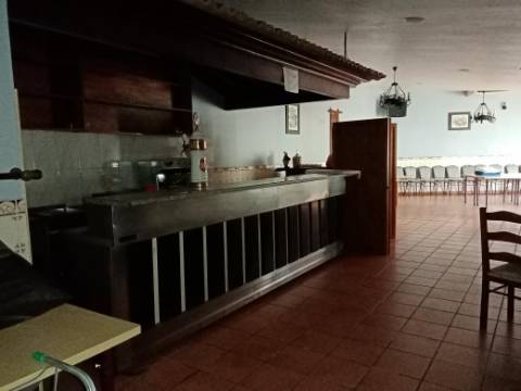 Moradia T4 com Restaurante