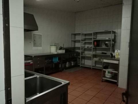 Moradia T4 com Restaurante