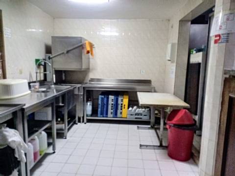 Espaço comercial a funcionar como Restaurante