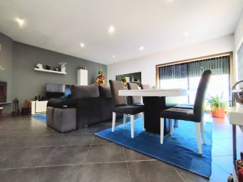 Moradia T4, Garagem e Quintal, Oliveira do Bairro