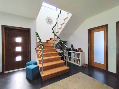 Moradia T4, Garagem e Quintal, Oliveira do Bairro