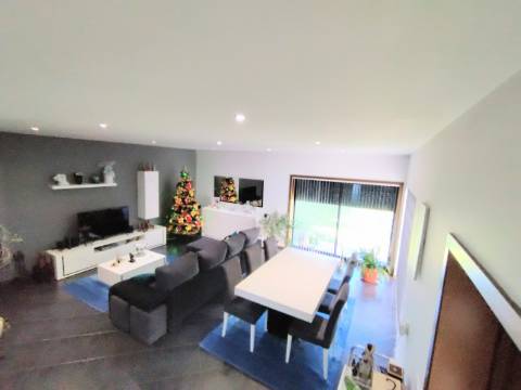 Moradia T4, Garagem e Quintal, Oliveira do Bairro