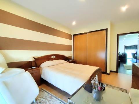 Moradia T4, Garagem e Quintal, Oliveira do Bairro