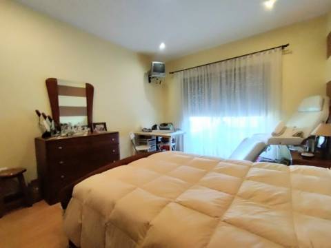 Moradia T4, Garagem e Quintal, Oliveira do Bairro