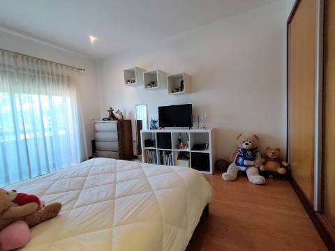 Moradia T4, Garagem e Quintal, Oliveira do Bairro
