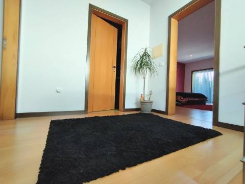 Moradia T4, Garagem e Quintal, Oliveira do Bairro