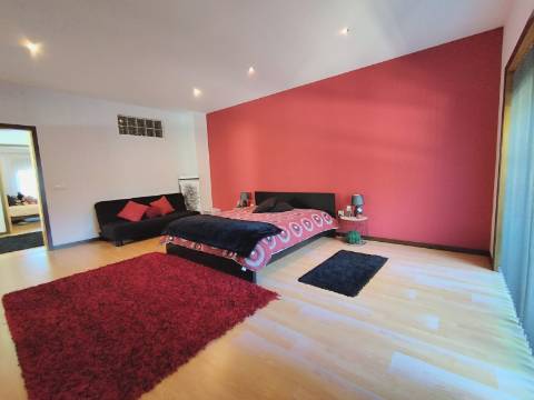 Moradia T4, Garagem e Quintal, Oliveira do Bairro