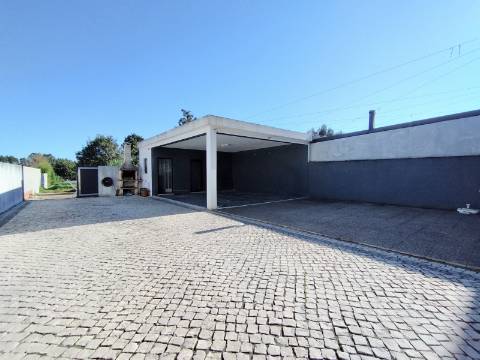 Moradia T4, Garagem e Quintal, Oliveira do Bairro