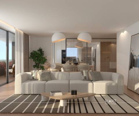 Apt T4 de luxo, numa localização única, 500 m do mar, literalmente a um passo da praia.