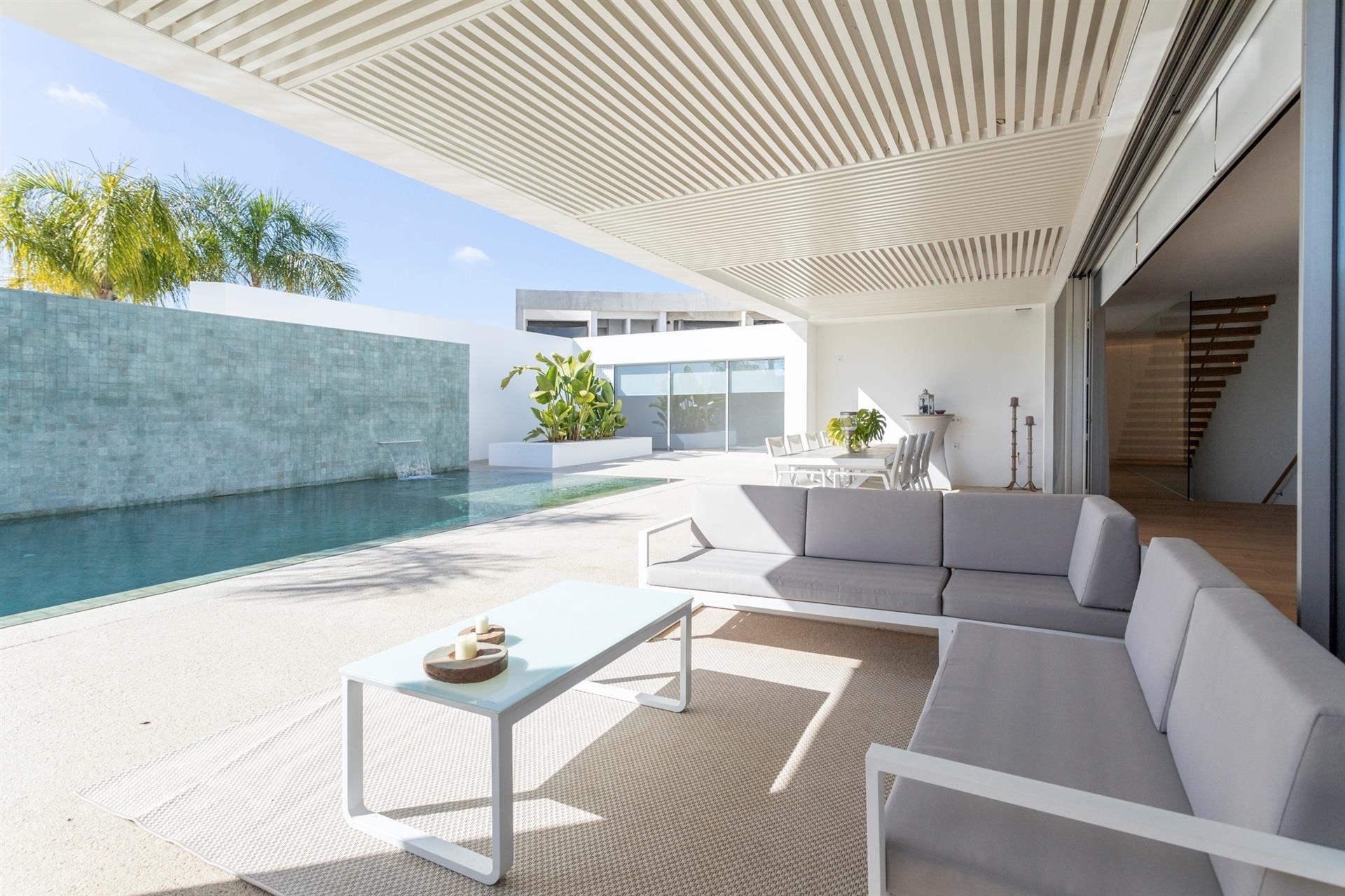 Contemporary 5-Bedroom Villa in Vilamoura - Perfect for Modern Living