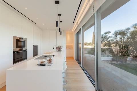 Contemporary 5-Bedroom Villa in Vilamoura - Perfect for Modern Living