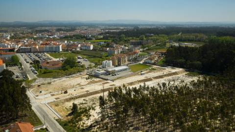 Lote de terreno para construção de moradia unifamiliar de Rc e/ou dois pisos