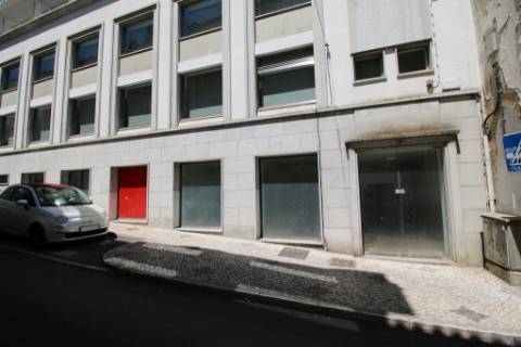 Loja com 215m2 no centro de Torres Novas